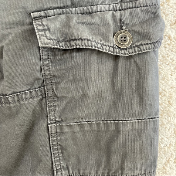 Dark grey cargo shorts LIKE NEW! - Picture 3 of 5